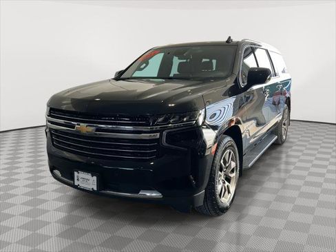 Used 2023 Chevrolet Suburban LT image 3
