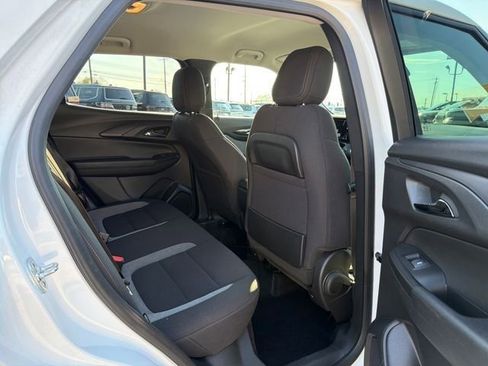 Used 2025 Chevrolet TrailBlazer LT AWD/4WD image 29