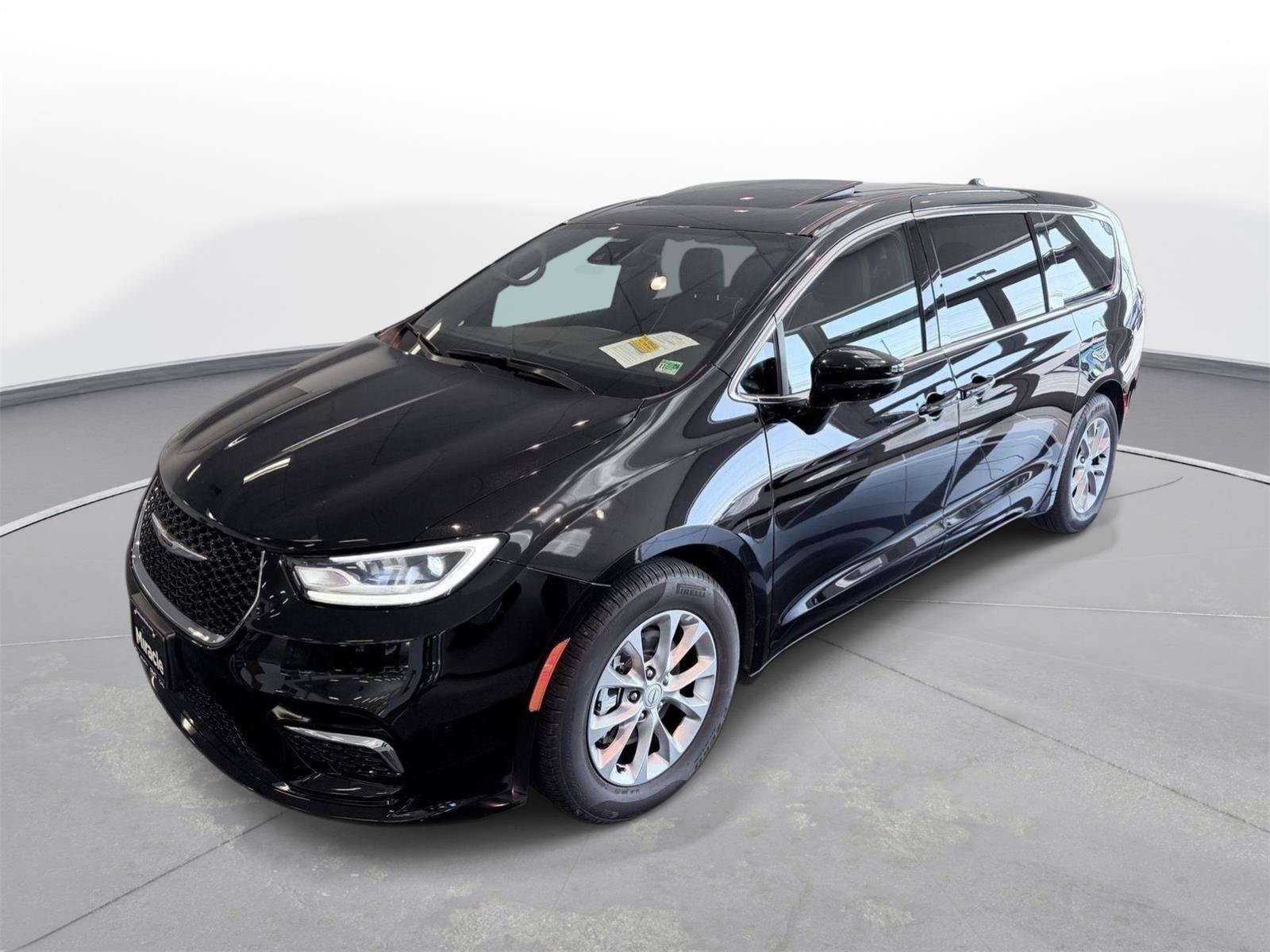 Used 2026 Chrysler Pacifica Limited FWD image 7