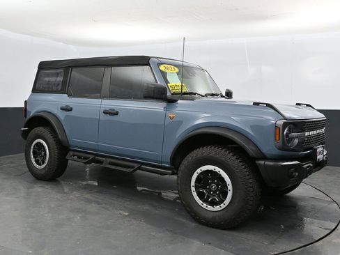 Used 2023 Ford Bronco Badlands w/ Sasquatch Package AWD/4WD image 4