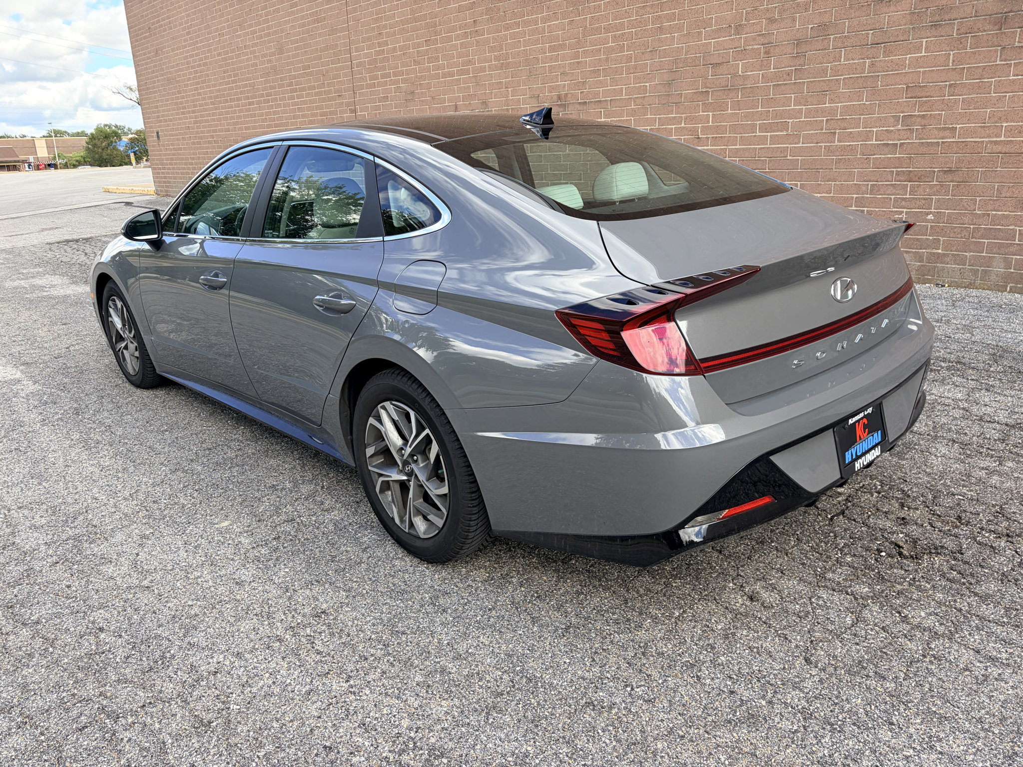 Used 2022 Hyundai Sonata SEL w/ Convenience Package FWD image 3