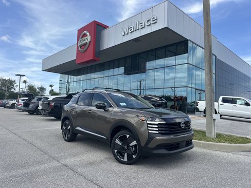 New 2026 Nissan Kicks SR FWD image 1