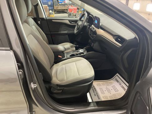 Used 2022 Ford Escape SE image 4