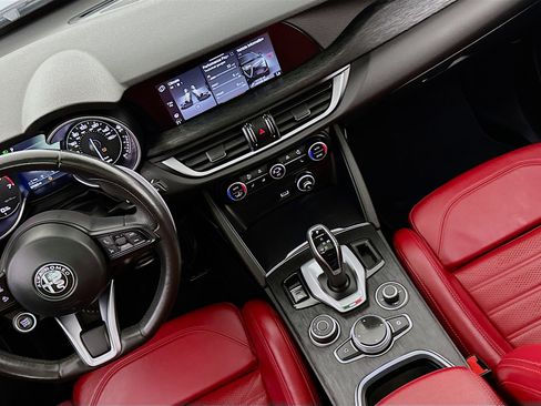Used 2022 Alfa Romeo Stelvio Sprint image 18