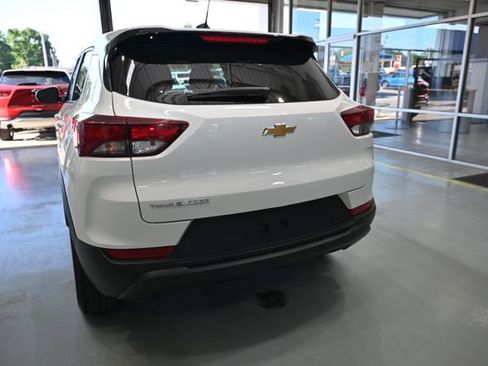 Used 2024 Chevrolet TrailBlazer LS w/ LS Convenience Package FWD image 6