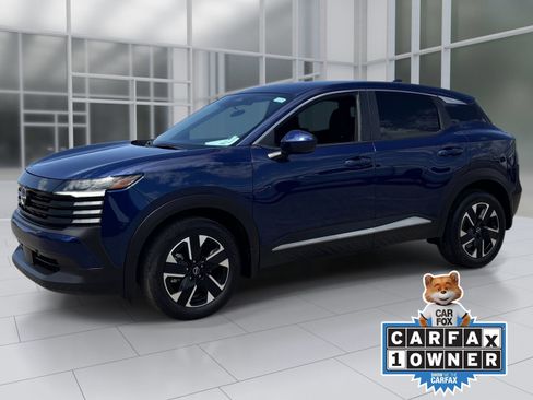 Used 2025 Nissan Kicks SV AWD/4WD image 2