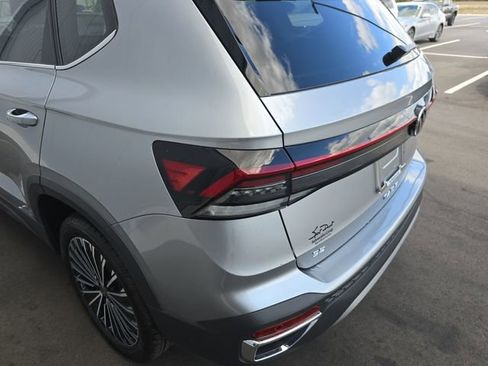 New 2026 Volkswagen Taos SE FWD image 26