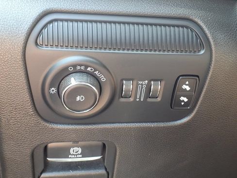 Used 2024 Jeep Wagoneer L Series III w/ Flexible Seating Group AWD/4WD image 11