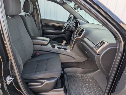 Used 2017 Jeep Grand Cherokee Laredo w/ Quick Order Package 23E image 28