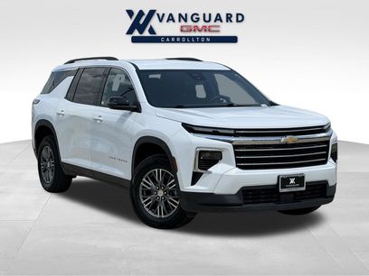 Used 2025 Chevrolet Traverse LT