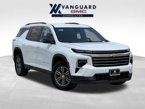 Used 2025 Chevrolet Traverse LT AWD/4WD image 1