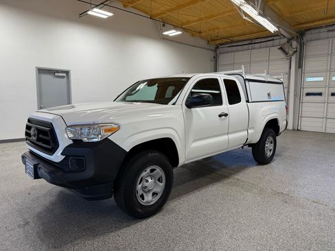 Used 2022 Toyota Tacoma SR image 8