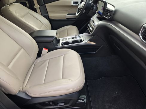 Certified 2024 Ford Explorer XLT w/ Equipment Group 202A image 10