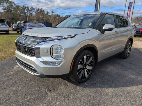 New 2026 Mitsubishi Outlander SE image 8