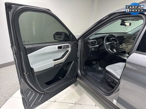 Used 2021 Ford Explorer XLT w/ Equipment Group 202A image 9