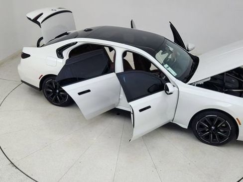 Used 2023 BMW 740i w/ Executive Package image 89