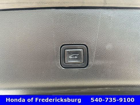 Used 2021 Chevrolet Traverse Premier w/ Redline Edition image 17