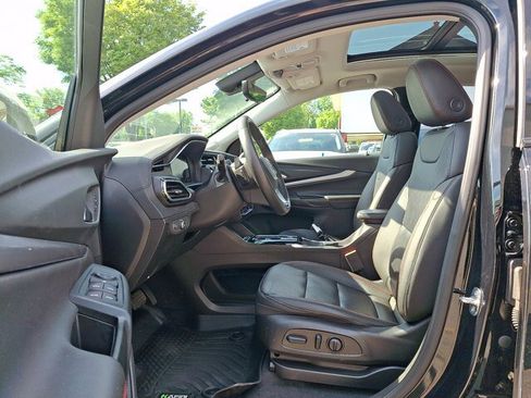 Used 2023 Chevrolet Bolt EUV Premier w/ Sun & Sound Package FWD image 3