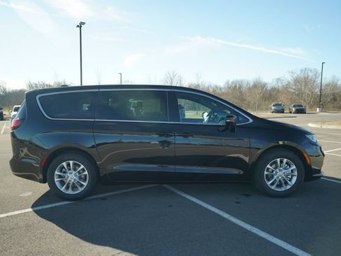 New 2026 Chrysler Pacifica Select FWD image 8