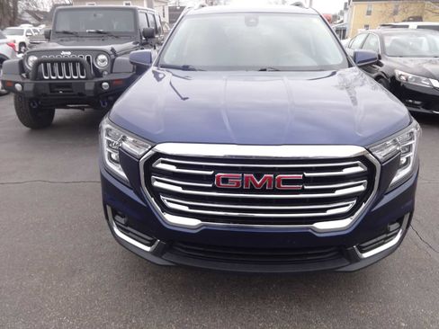 Used 2023 GMC Terrain SLT image 2