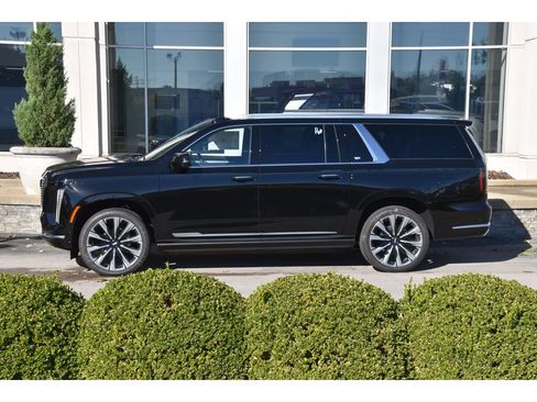 New 2026 Cadillac Escalade ESV Luxury w/ Touring Package image 7