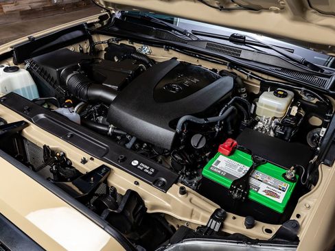 Used 2019 Toyota Tacoma TRD Off-Road w/ Technology Package image 39