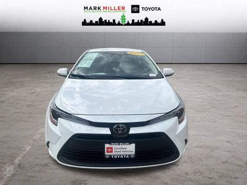 Certified 2025 Toyota Corolla LE FWD image 9