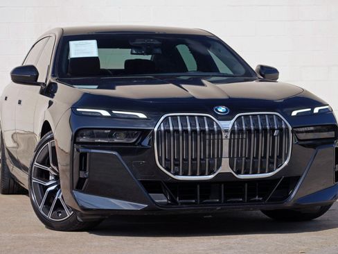 Used 2024 BMW i7 eDrive50 w/ M Sport Package RWD image 4