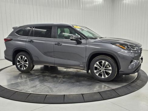 Used 2024 Toyota Highlander XLE AWD/4WD image 7
