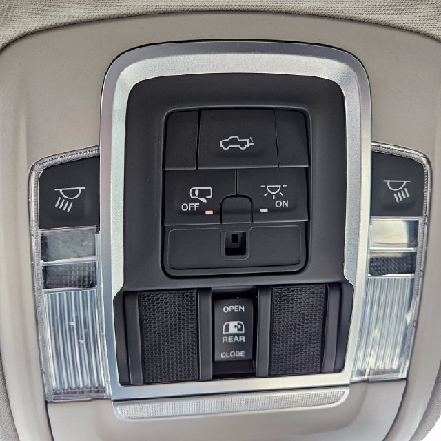 Used 2022 RAM 1500 Laramie AWD/4WD image 32