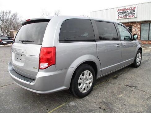 Used 2018 Dodge Grand Caravan SE w/ UConnect Hands-Free Group image 9