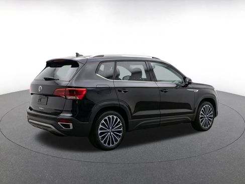 Used 2026 Volkswagen Taos SE FWD image 9