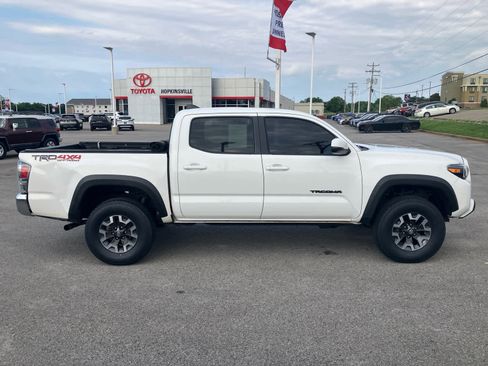 Used 2022 Toyota Tacoma TRD Off-Road AWD/4WD image 8