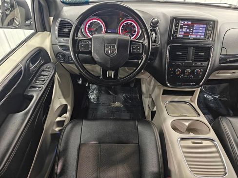Used 2020 Dodge Grand Caravan SXT FWD image 4