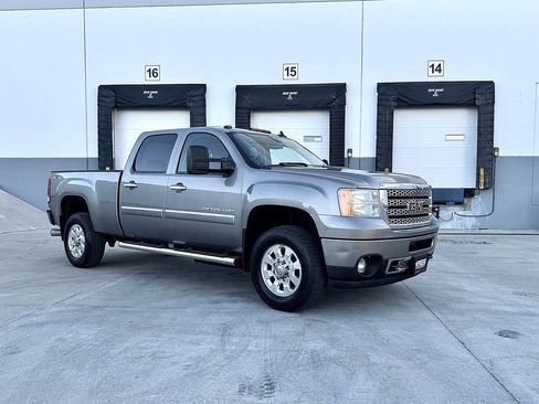 Used 2013 GMC Sierra 3500 Denali AWD/4WD image 29
