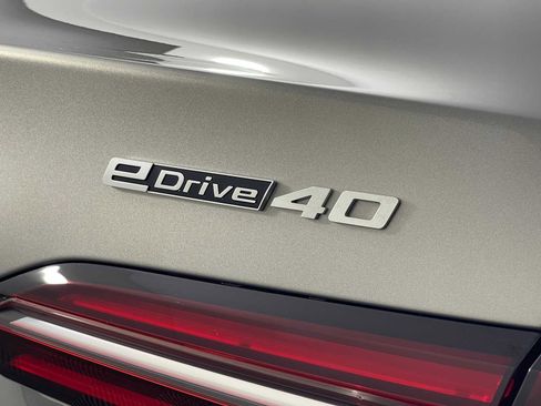 New 2026 BMW i5 eDrive40 image 11