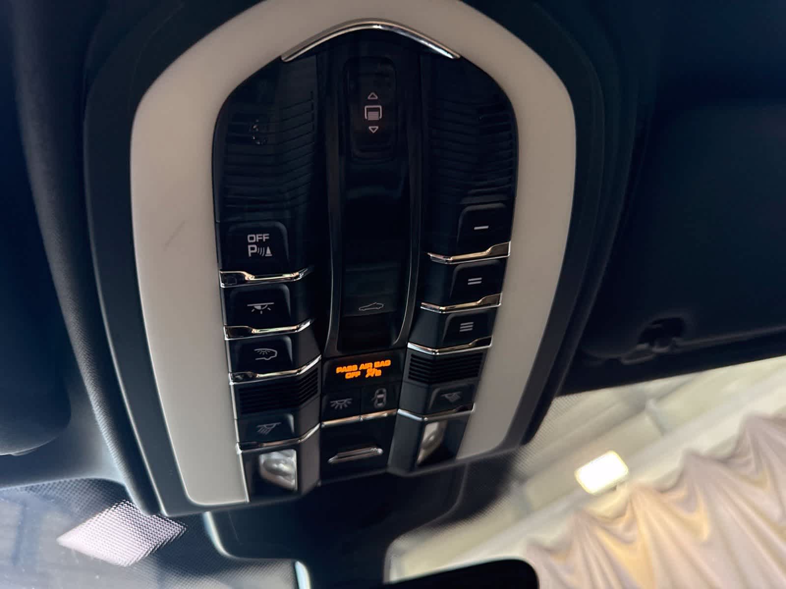 Used 2018 Porsche Cayenne AWD/4WD image 24