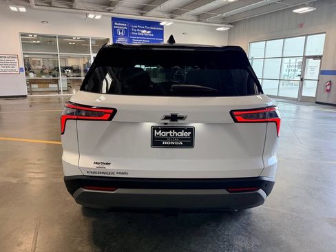 Used 2025 Chevrolet Equinox LT AWD/4WD image 6