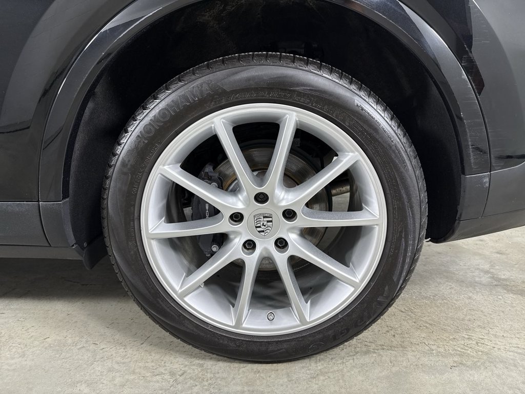 Certified 2023 Porsche Cayenne Platinum Edition AWD/4WD image 14