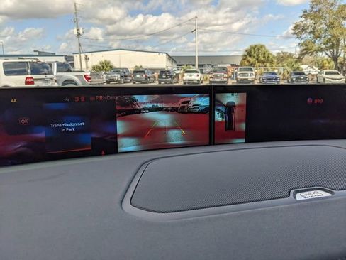 Used 2025 Lincoln Navigator Reserve image 30