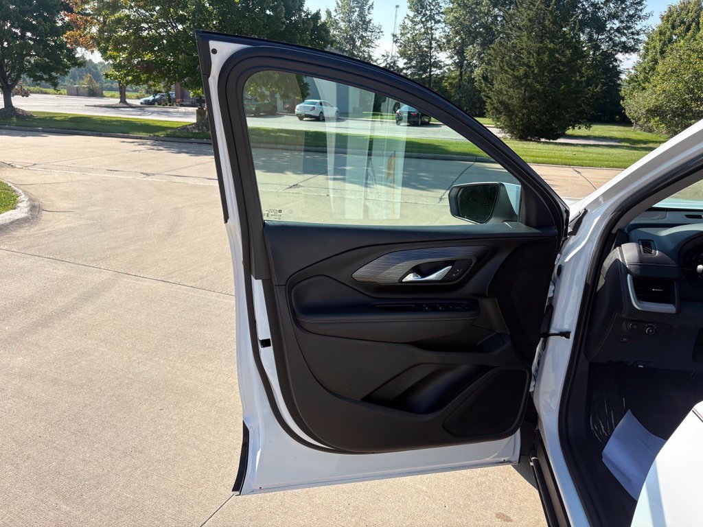 Used 2023 GMC Terrain SLE w/ Driver Convenience Package FWD image 13