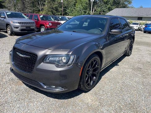 Used 2018 Chrysler 300 S RWD image 1