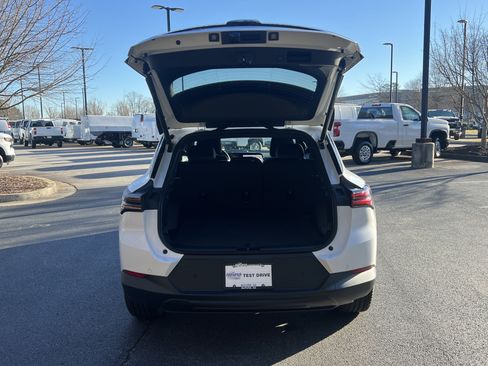 New 2026 Chevrolet Equinox EV LT image 11