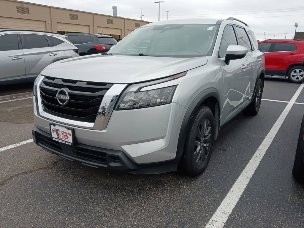 Used 2024 Nissan Pathfinder SV FWD image 1