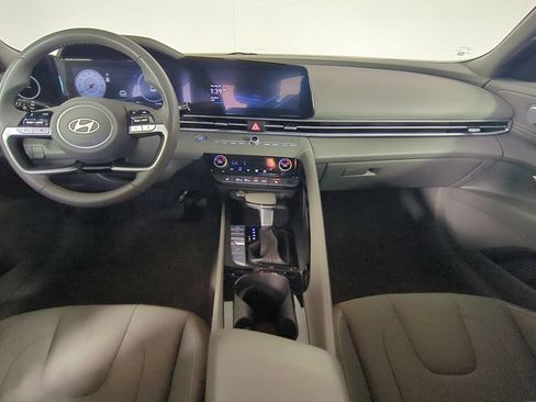 Used 2025 Hyundai Elantra SEL FWD image 16