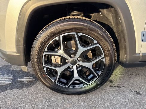 Certified 2025 Jeep Compass Limited image 9