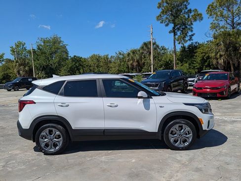 Certified 2025 Kia Seltos LX AWD/4WD image 9