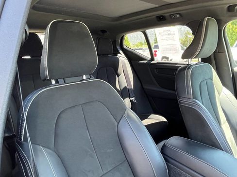 Used 2022 Volvo XC40 T5 R-Design w/ Advanced Package image 12