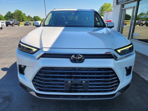 Used 2024 Toyota Grand Highlander AWD image 9