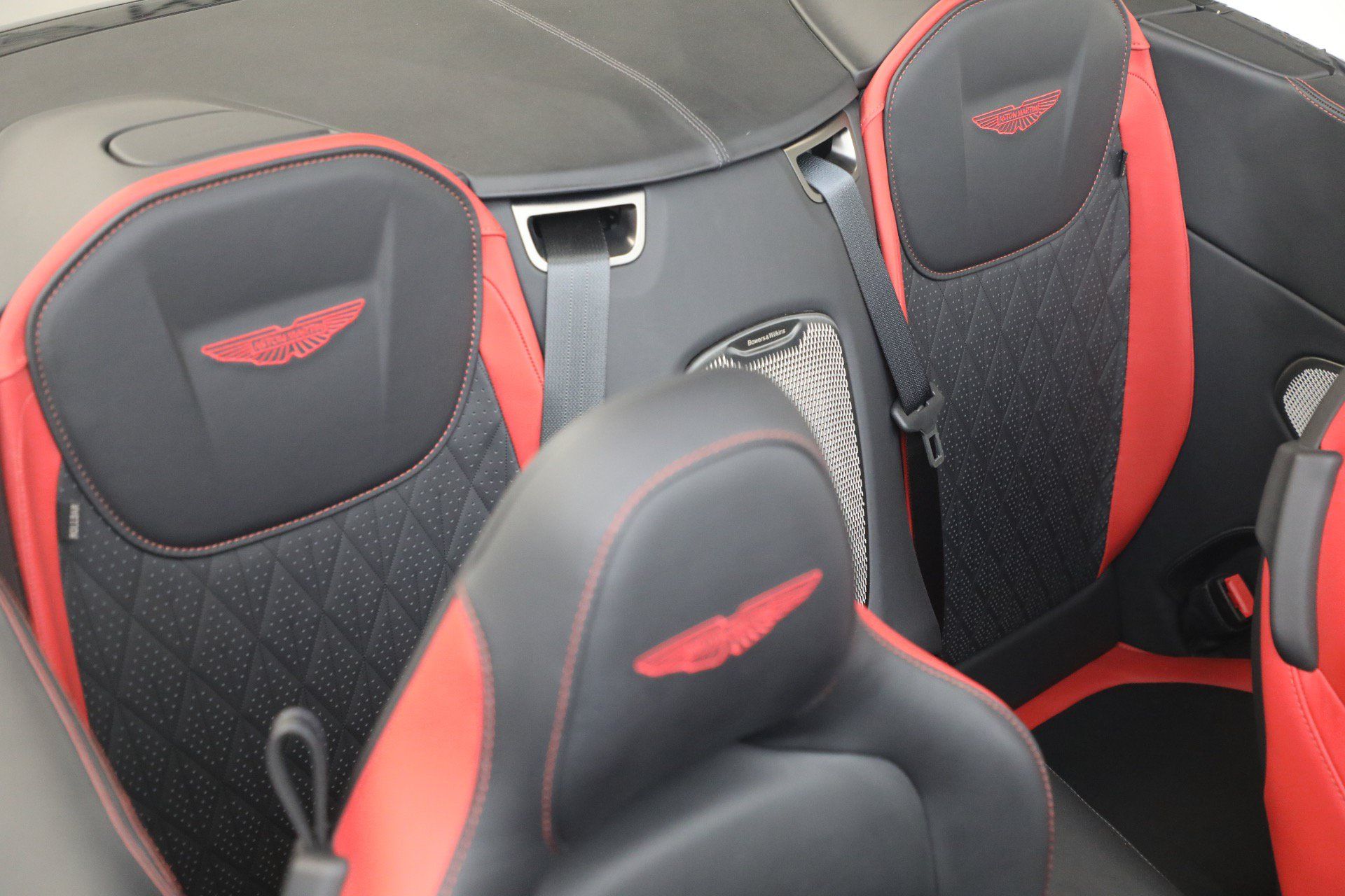 Used 2024 Aston Martin DB12 Convertible RWD image 32